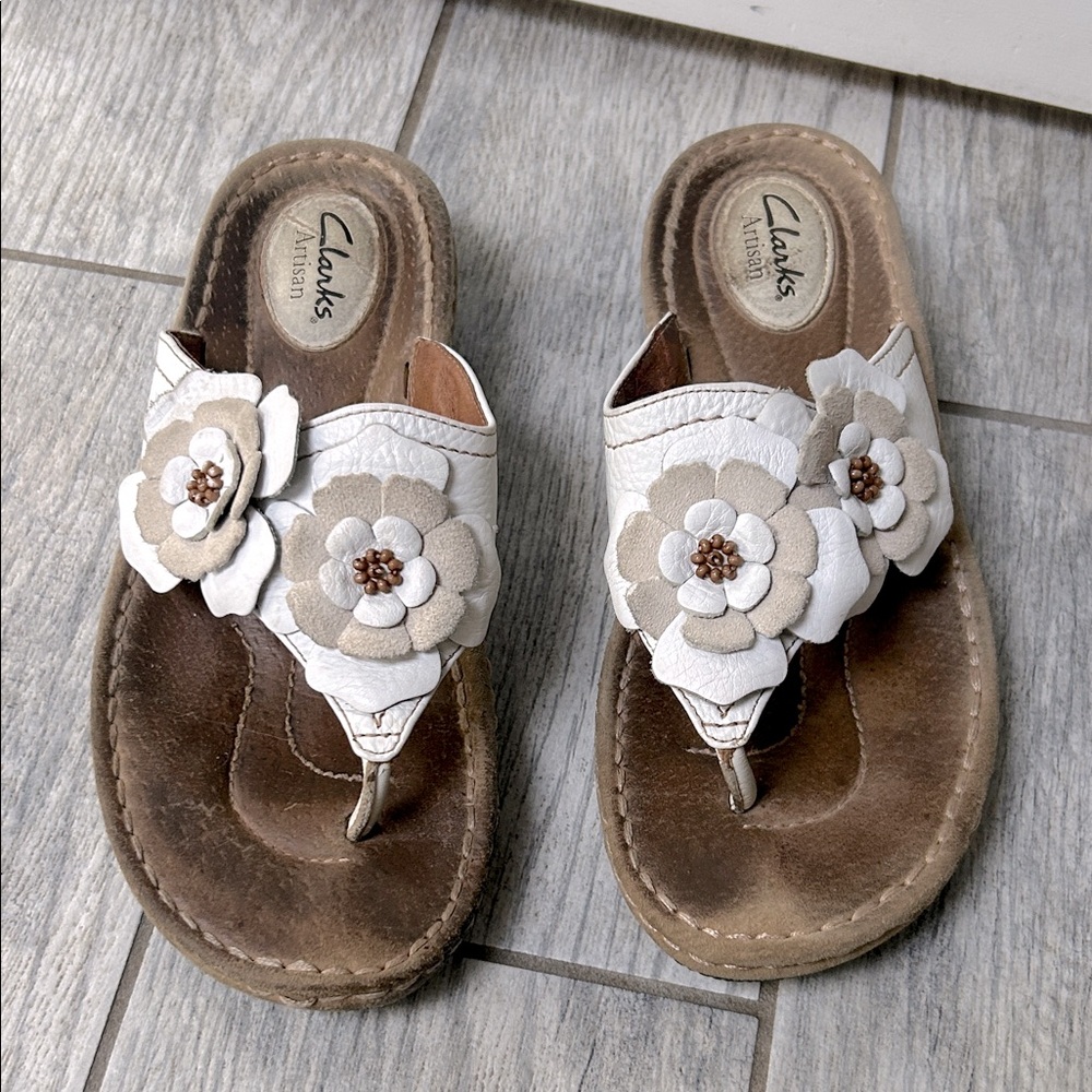 Clarks Artisan white flower sandals slides 8